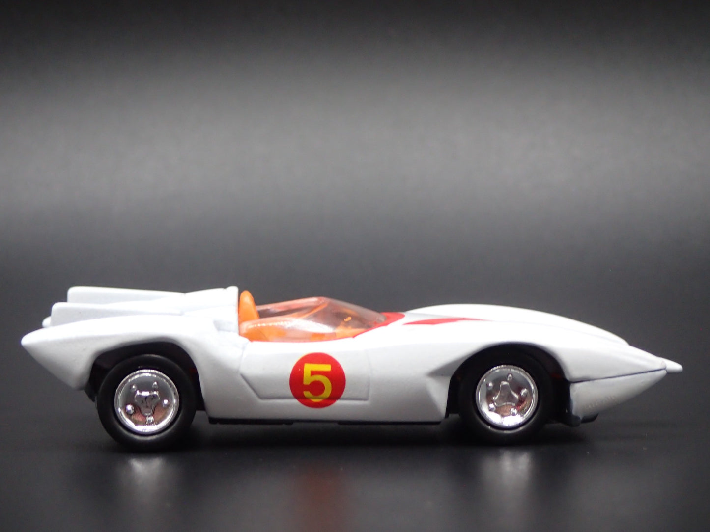 SPEED RACER MACH 5 FIVE WHITE 1/64 SCALE COLLECTIBLE DIORAMA DIECAST MODEL CAR