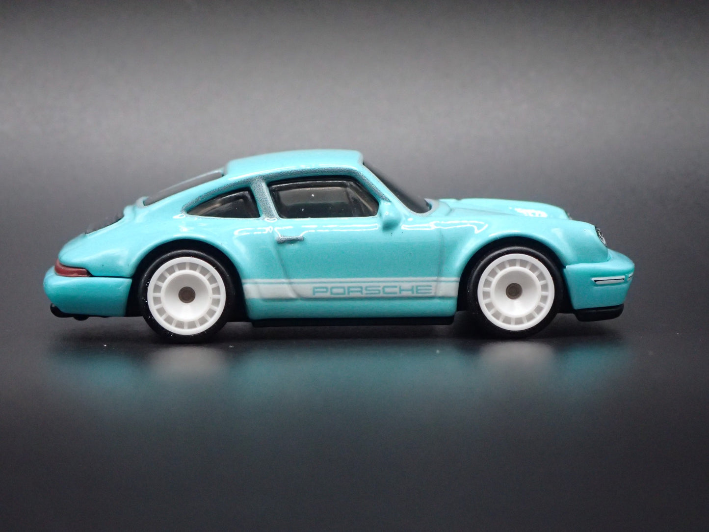 1989-1994 PORSCHE 964 BLUE 1:64 SCALE COLLECTIBLE DIORAMA DIECAST MODEL CAR