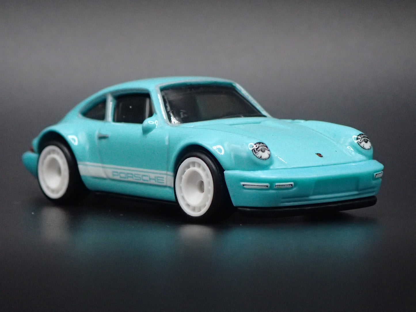1989-1994 PORSCHE 964 BLUE 1:64 SCALE COLLECTIBLE DIORAMA DIECAST MODEL CAR