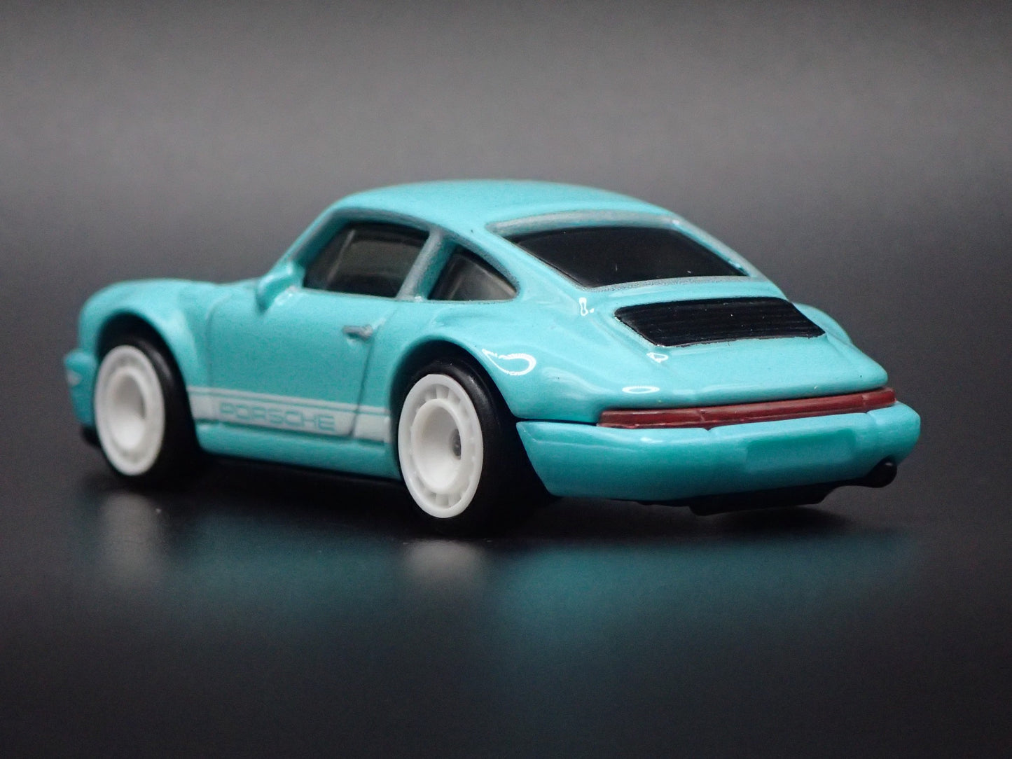 1989-1994 PORSCHE 964 BLUE 1:64 SCALE COLLECTIBLE DIORAMA DIECAST MODEL CAR