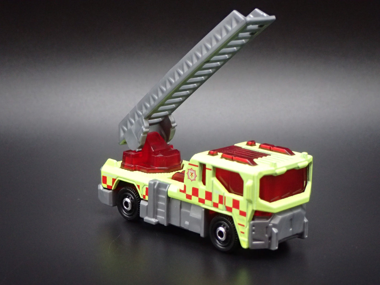 MODERN FIRE TRUCK LADDER TRUCK GREEN 1:64 MB SCALE COLLECTIBLEDIECAST MODEL CAR