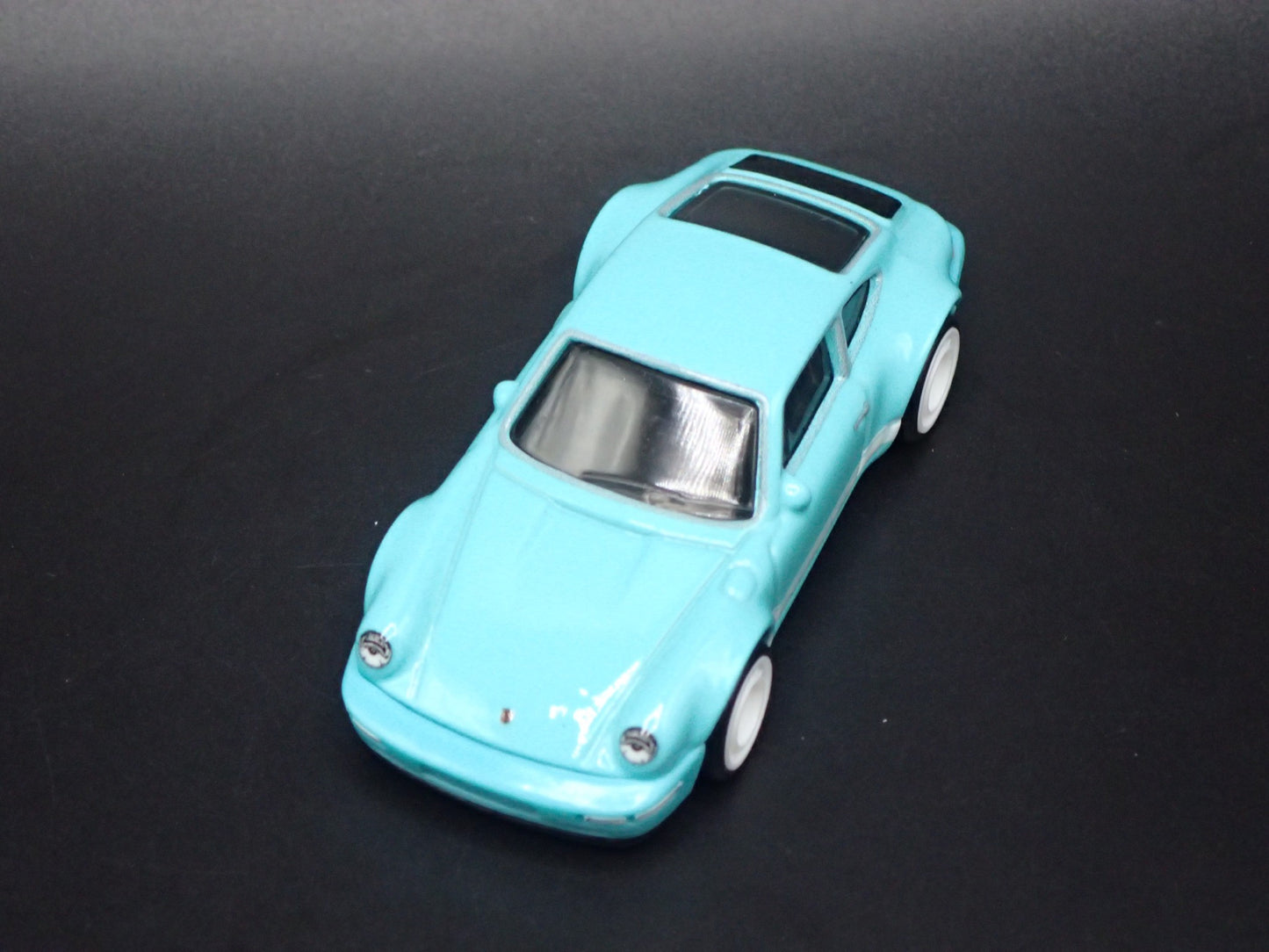 1989-1994 PORSCHE 964 BLUE 1:64 SCALE COLLECTIBLE DIORAMA DIECAST MODEL CAR