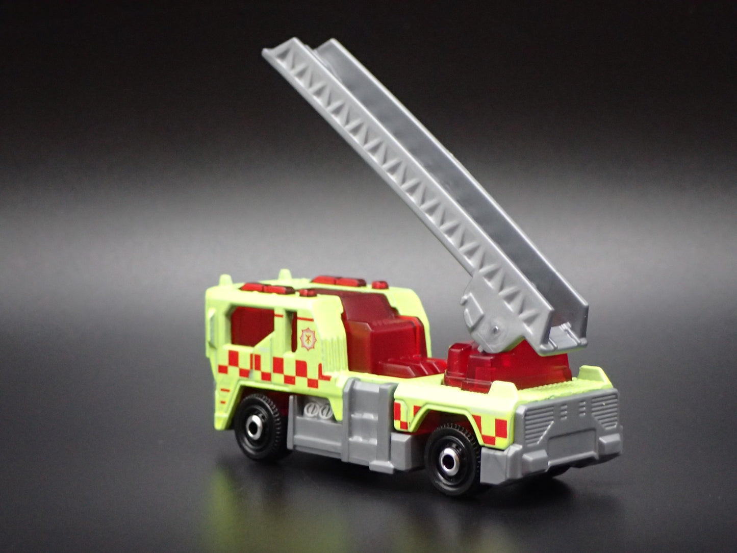 MODERN FIRE TRUCK LADDER TRUCK GREEN 1:64 MB SCALE COLLECTIBLEDIECAST MODEL CAR