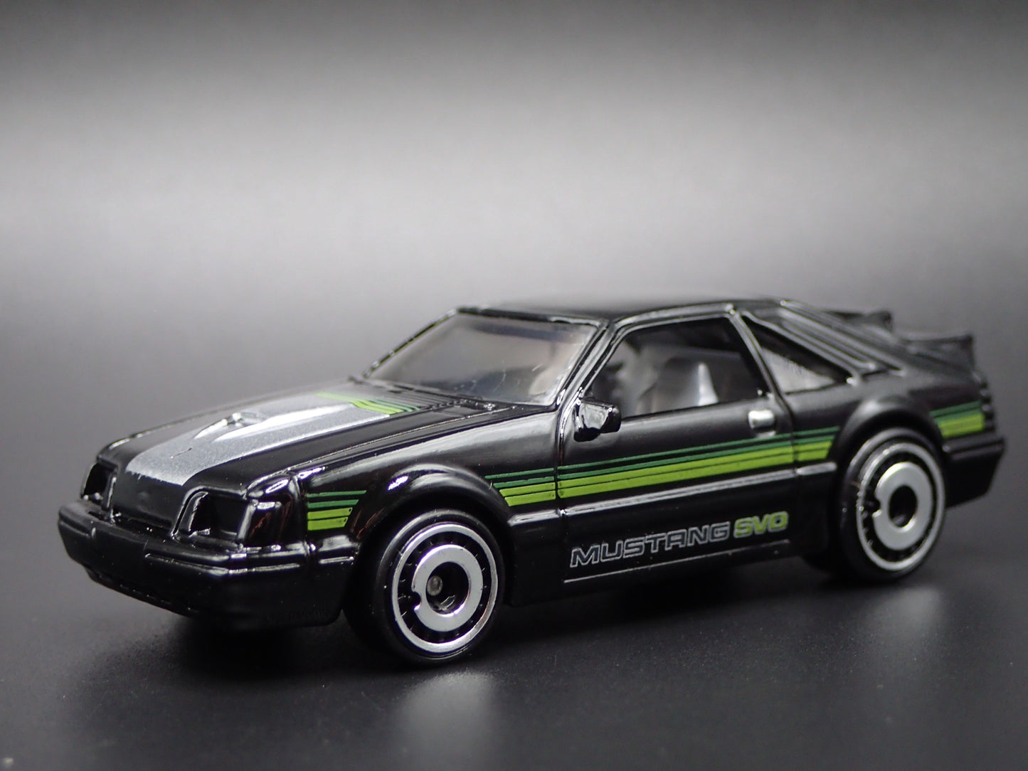1984 84 FORD MUSTANG SVO FOX BODY BLACK 1:64 SCALE DIORAMA DIECAST MODEL CAR