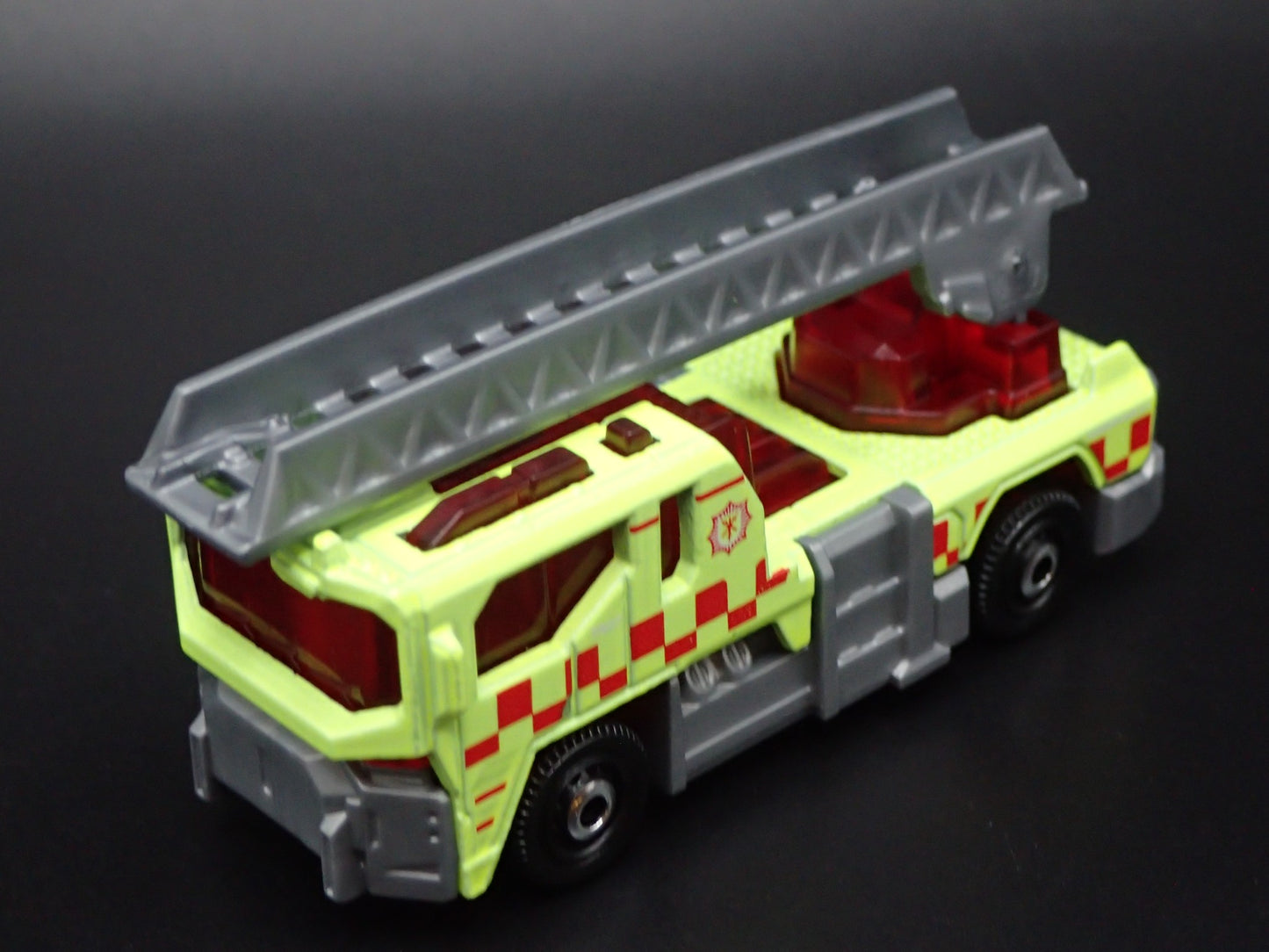 MODERN FIRE TRUCK LADDER TRUCK GREEN 1:64 MB SCALE COLLECTIBLEDIECAST MODEL CAR