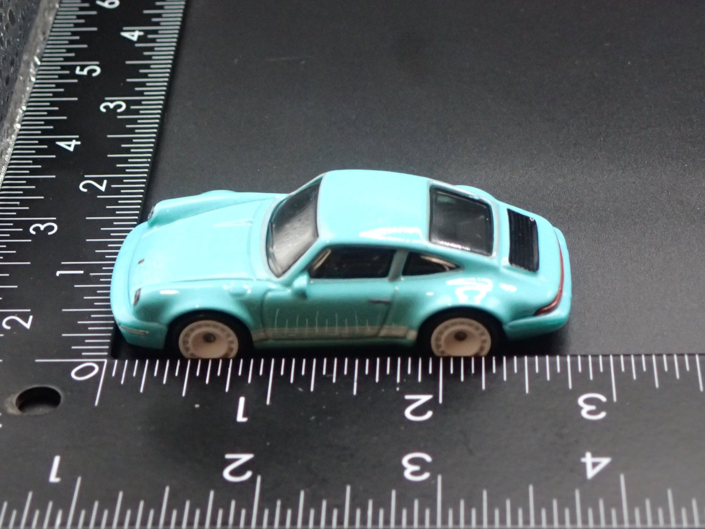 1989-1994 PORSCHE 964 BLUE 1:64 SCALE COLLECTIBLE DIORAMA DIECAST MODEL CAR