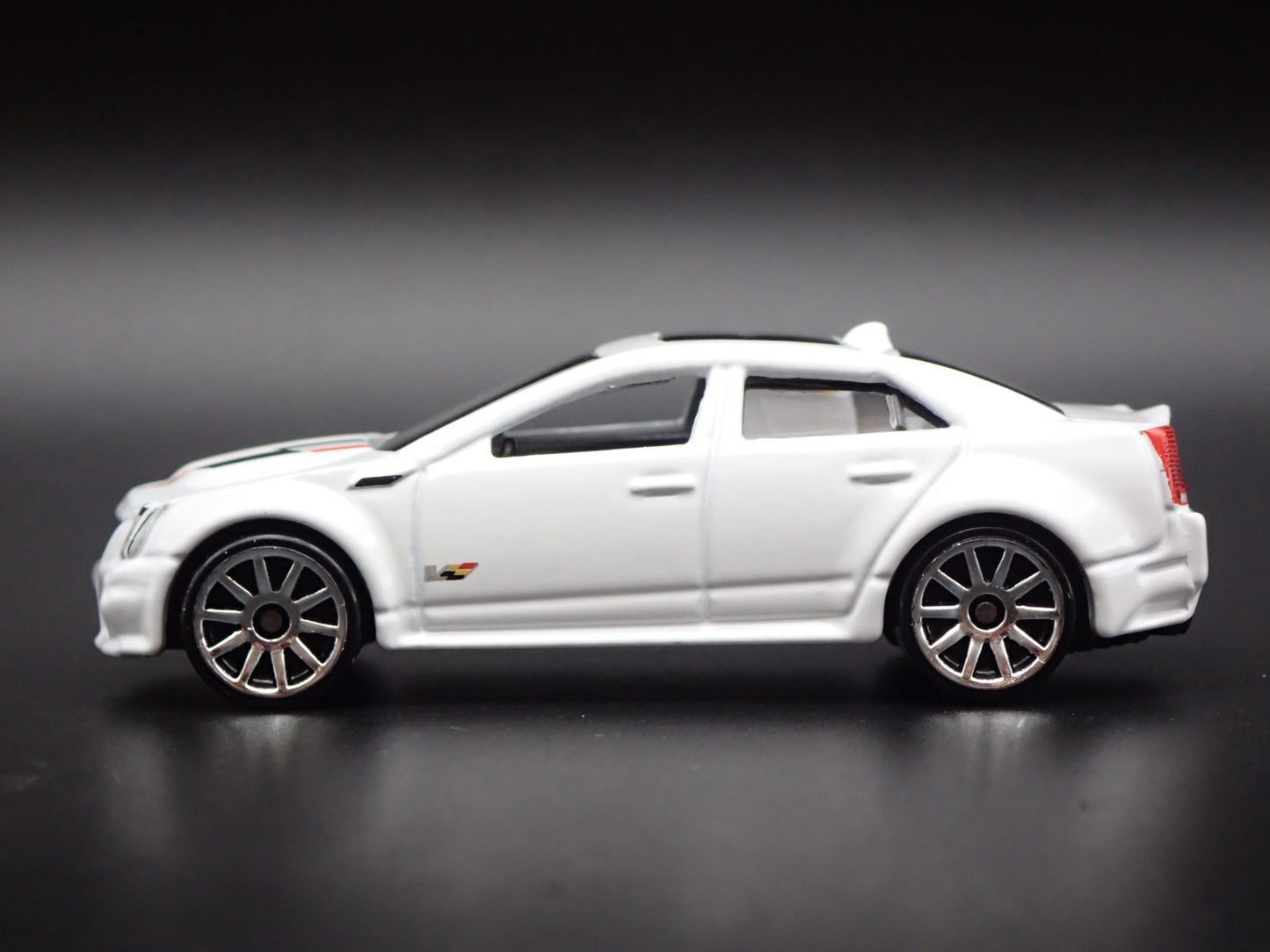 2009-2015 CADILLAC CADDY CTS-V 4 FOUR DOOR 1:64 SCALE DIORAMA DIECAST MODEL CAR
