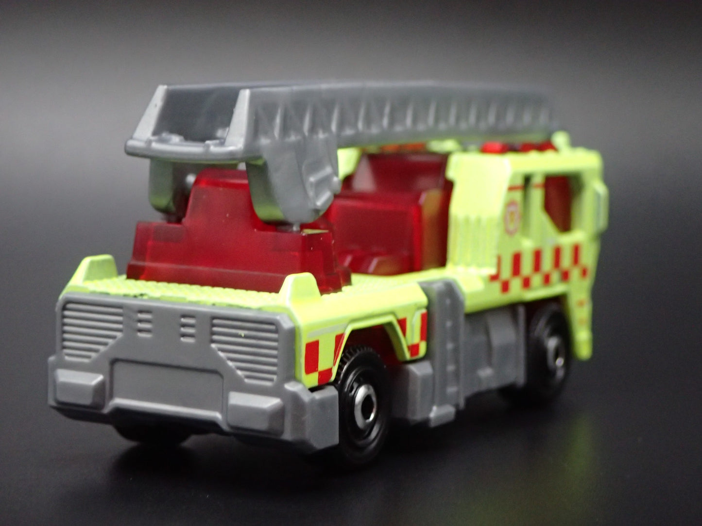 MODERN FIRE TRUCK LADDER TRUCK GREEN 1:64 MB SCALE COLLECTIBLEDIECAST MODEL CAR