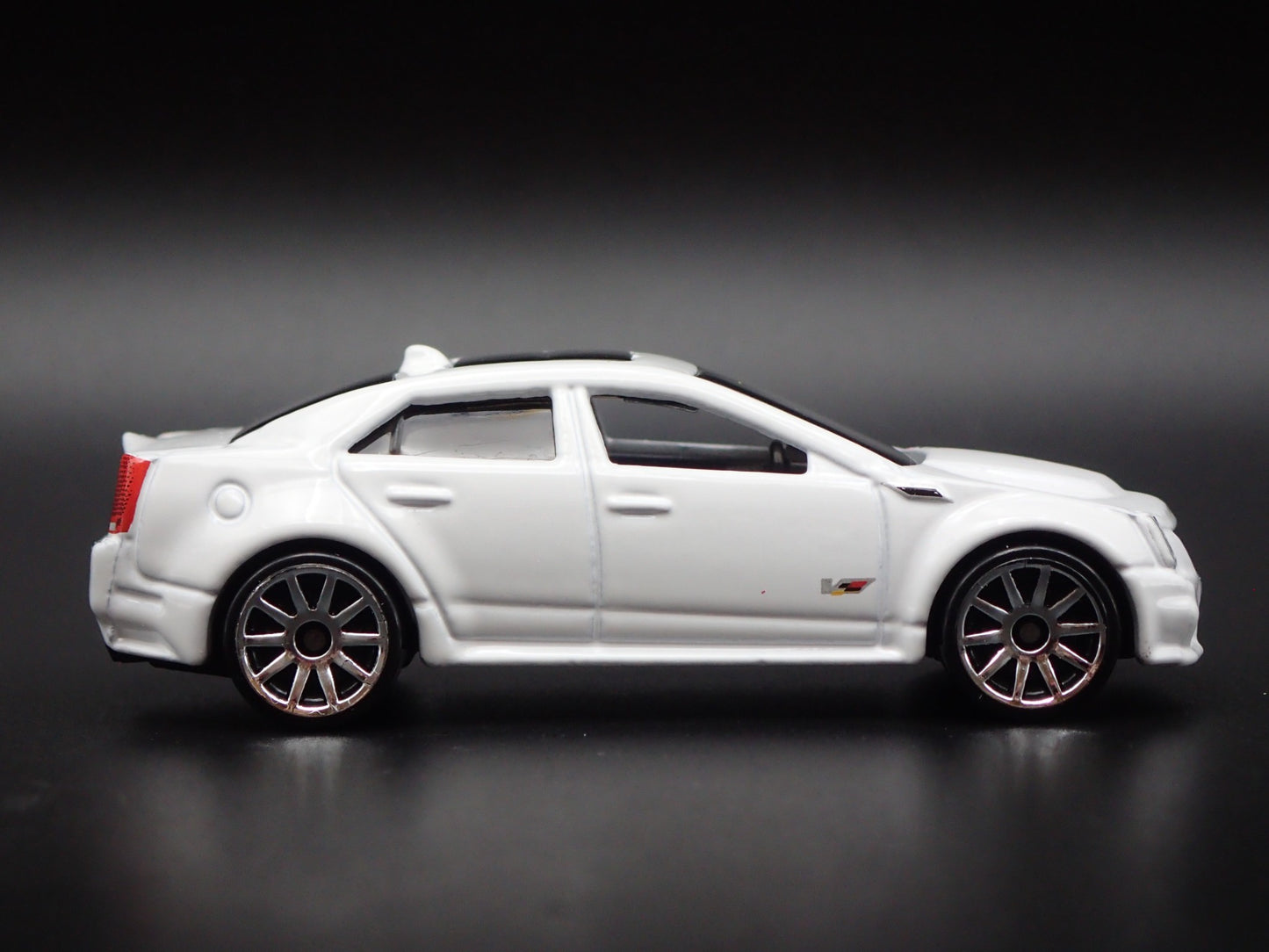 2009-2015 CADILLAC CADDY CTS-V 4 FOUR DOOR 1:64 SCALE DIORAMA DIECAST MODEL CAR