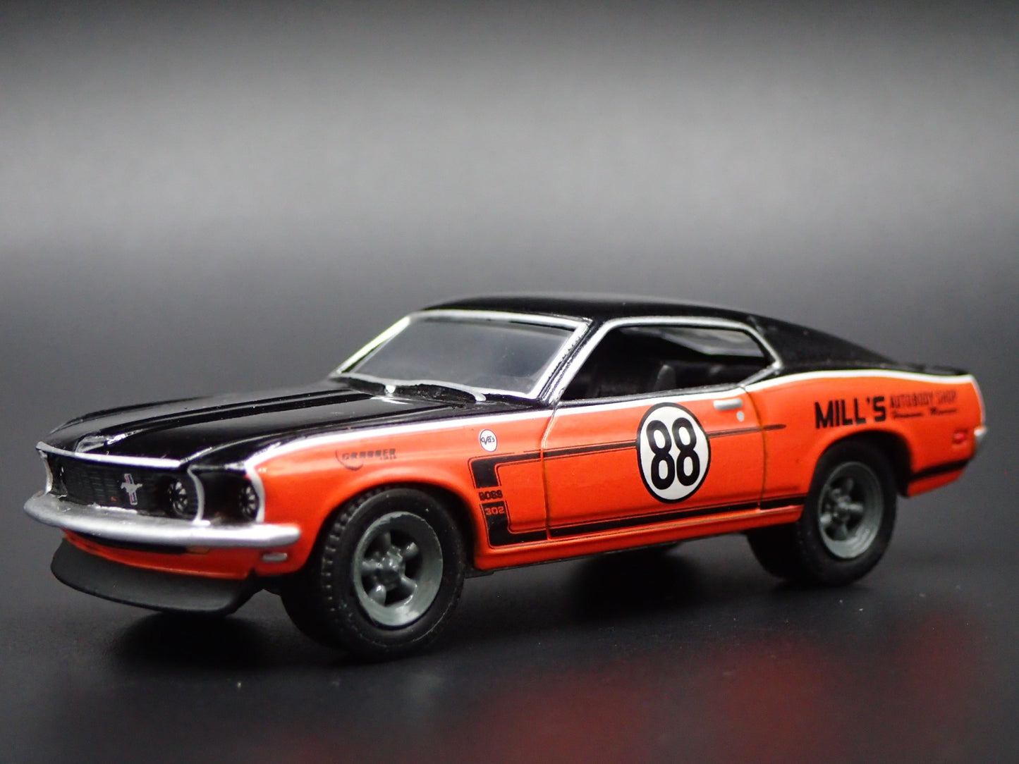 1969 69 FORD MUSTANG BOSS 302 FASTBACK 1/64 SCALE COLLECTIBLE DIECAST MODEL CAR