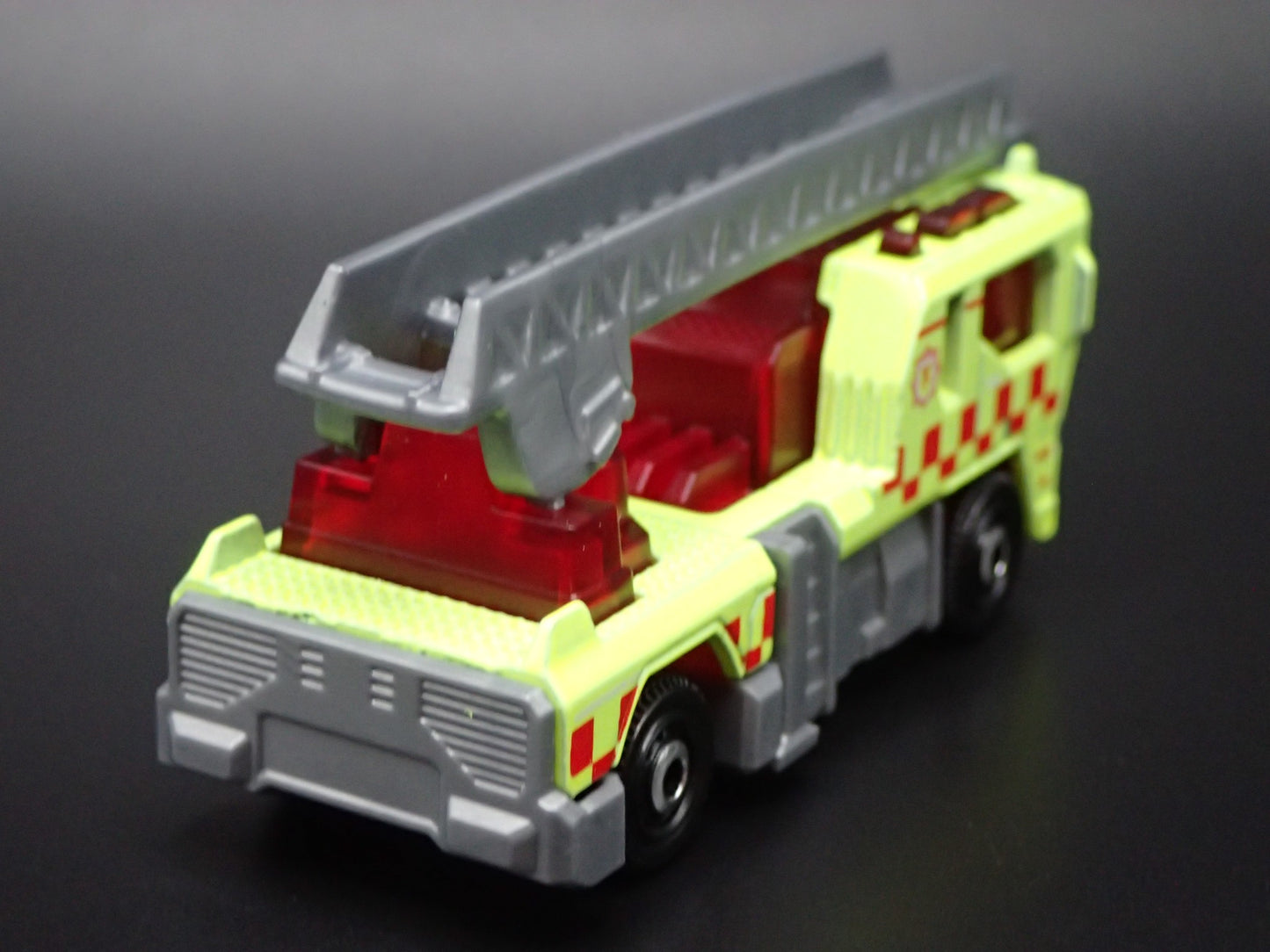 MODERN FIRE TRUCK LADDER TRUCK GREEN 1:64 MB SCALE COLLECTIBLEDIECAST MODEL CAR
