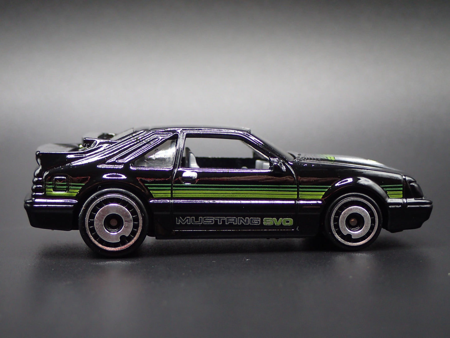 1984 84 FORD MUSTANG SVO FOX BODY BLACK 1:64 SCALE DIORAMA DIECAST MODEL CAR