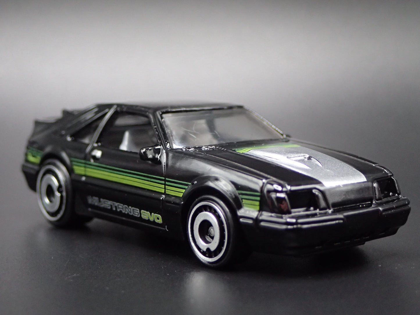 1984 84 FORD MUSTANG SVO FOX BODY BLACK 1:64 SCALE DIORAMA DIECAST MODEL CAR