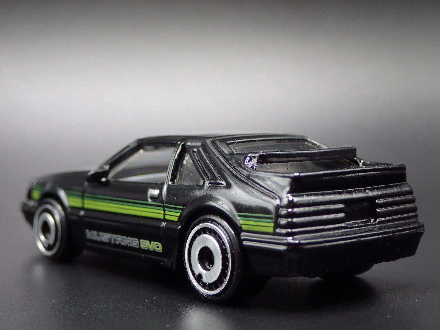 1984 84 FORD MUSTANG SVO FOX BODY BLACK 1:64 SCALE DIORAMA DIECAST MODEL CAR