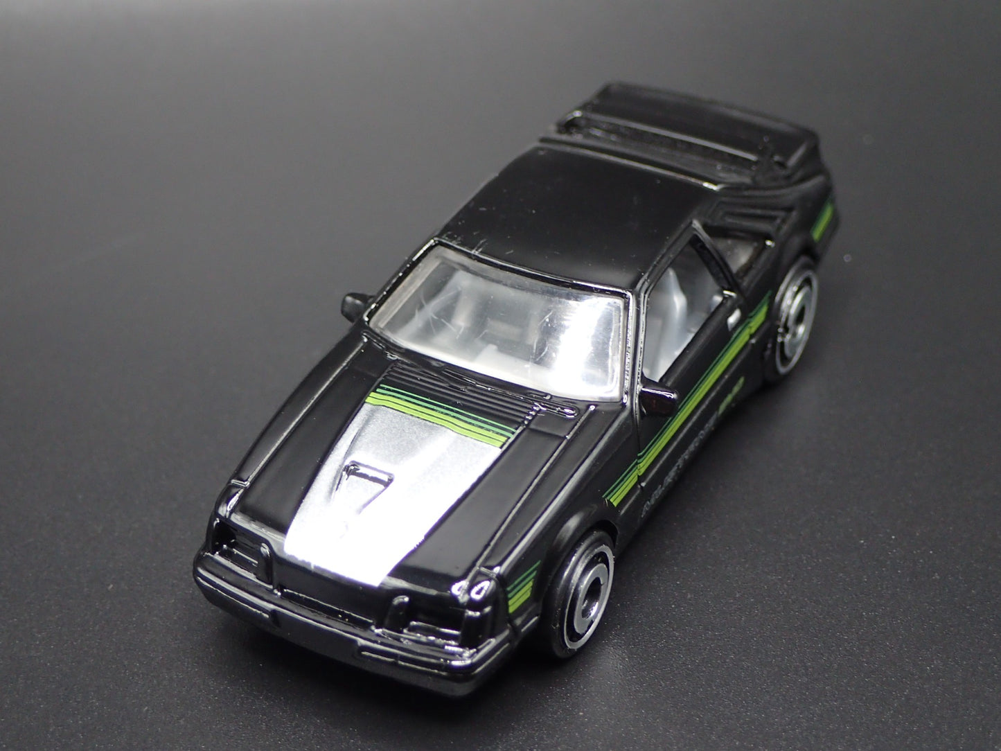 1984 84 FORD MUSTANG SVO FOX BODY BLACK 1:64 SCALE DIORAMA DIECAST MODEL CAR