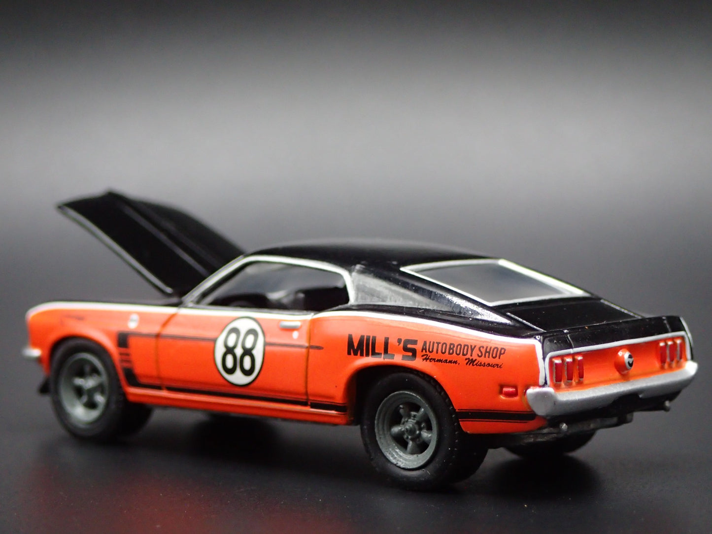 1969 69 FORD MUSTANG BOSS 302 FASTBACK 1/64 SCALE COLLECTIBLE DIECAST MODEL CAR