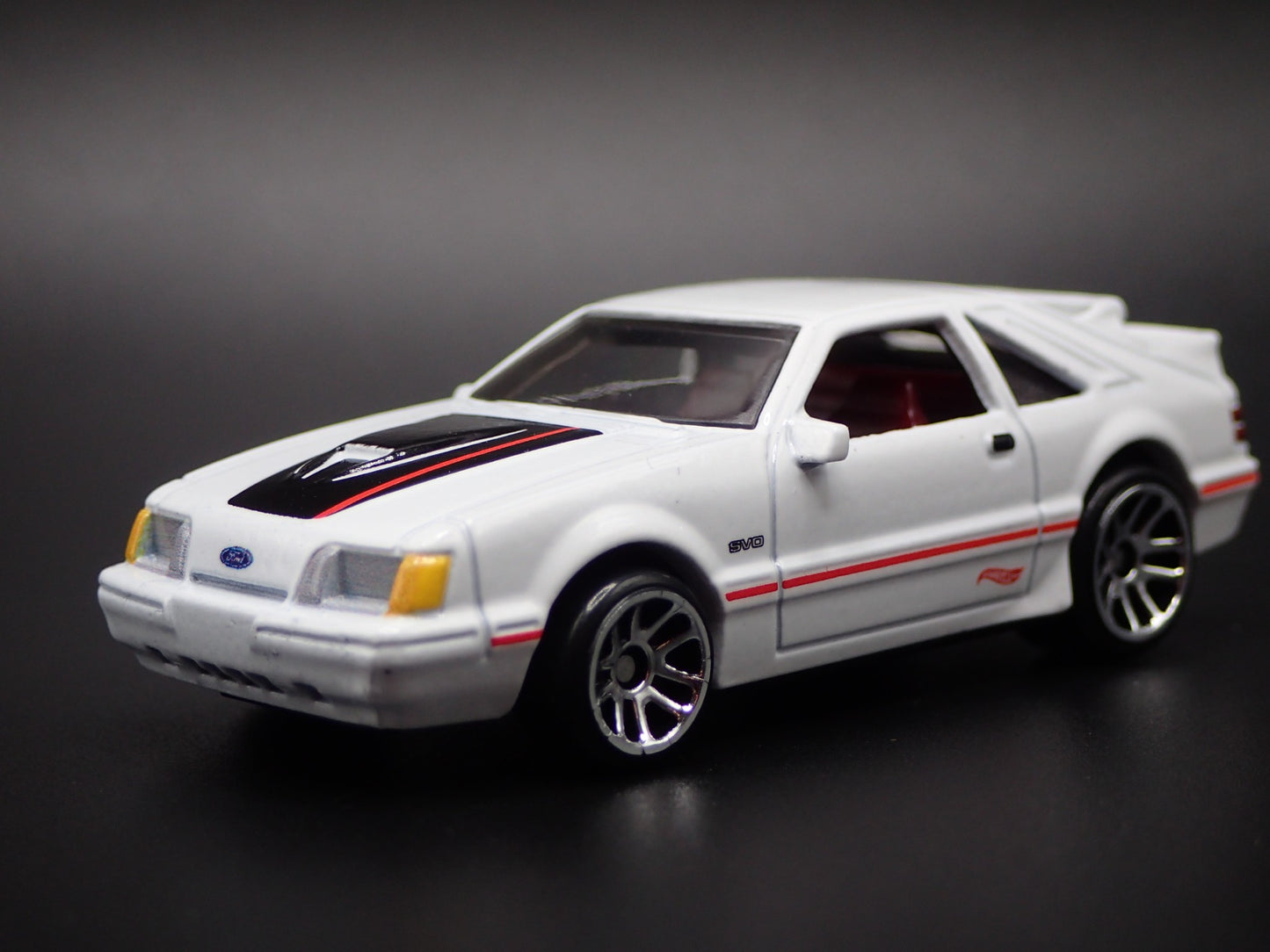 1984 84 FORD MUSTANG SVO FOX BODY WHITE 1:64 SCALE DIORAMA DIECAST MODEL CAR