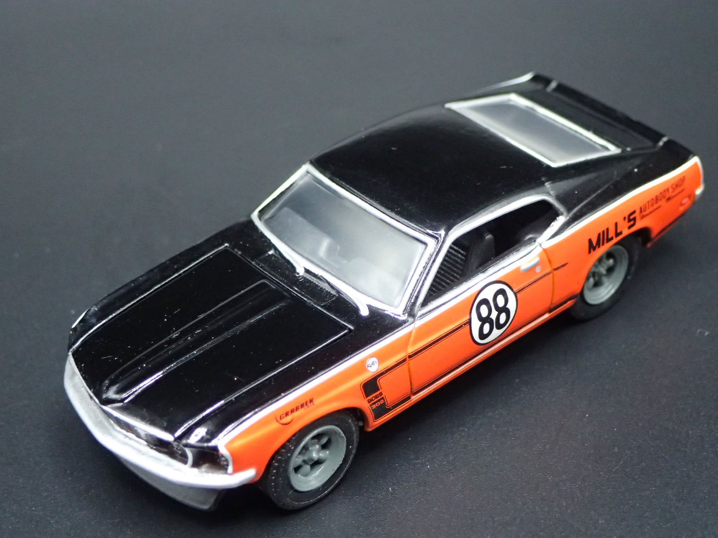 1969 69 FORD MUSTANG BOSS 302 FASTBACK 1/64 SCALE COLLECTIBLE DIECAST MODEL CAR