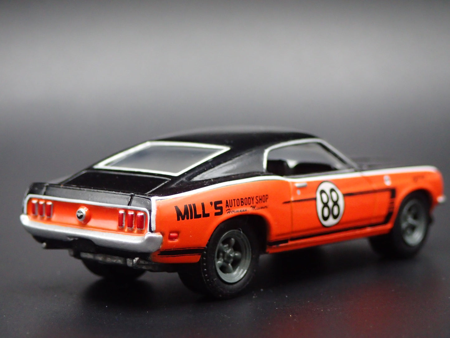 1969 69 FORD MUSTANG BOSS 302 FASTBACK 1/64 SCALE COLLECTIBLE DIECAST MODEL CAR