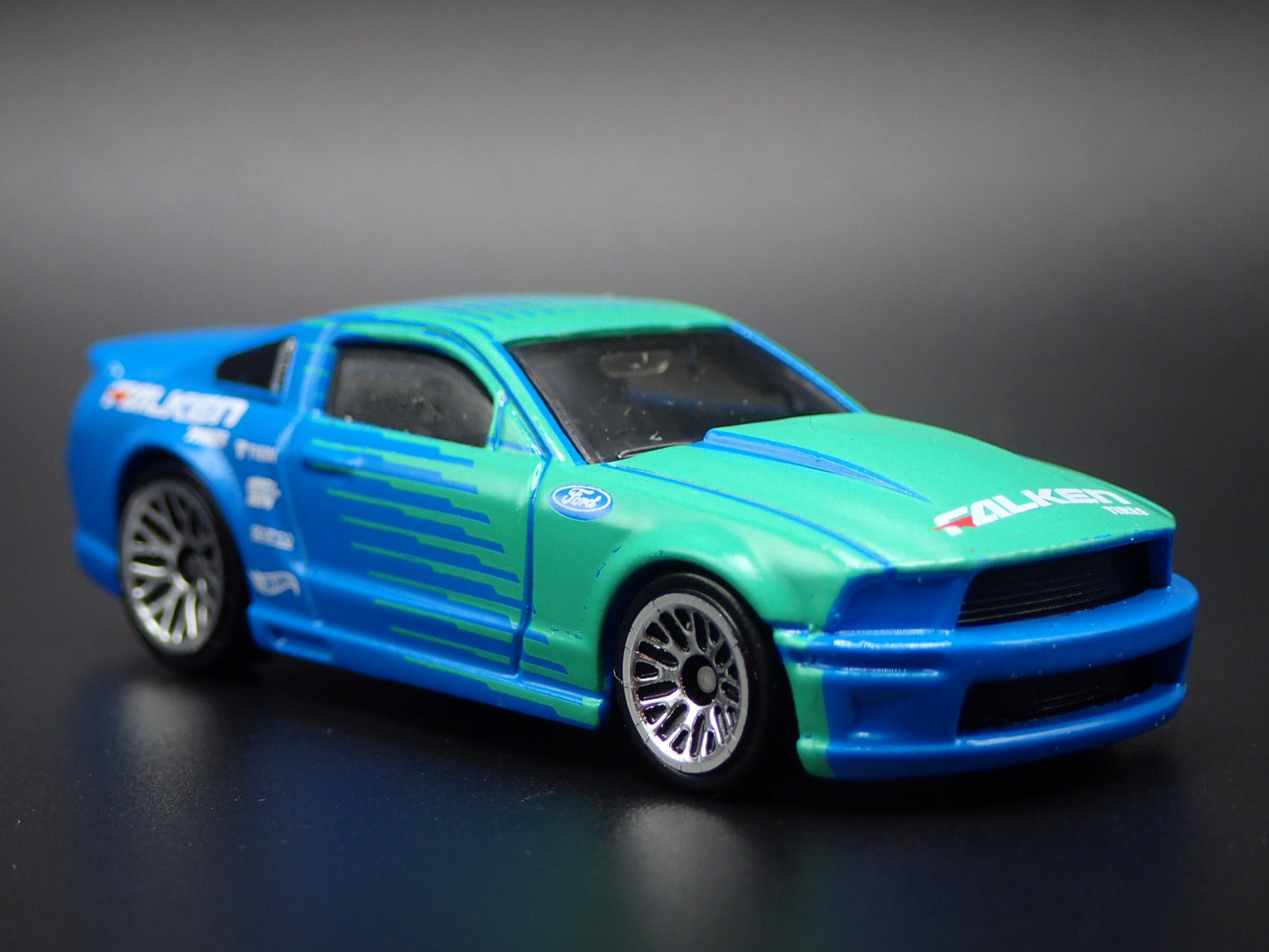 2007 07 FORD MUSTANG FALKEN RACE CAR BLUE 1:64 SCALE DIORAMA DIECAST MODEL CAR