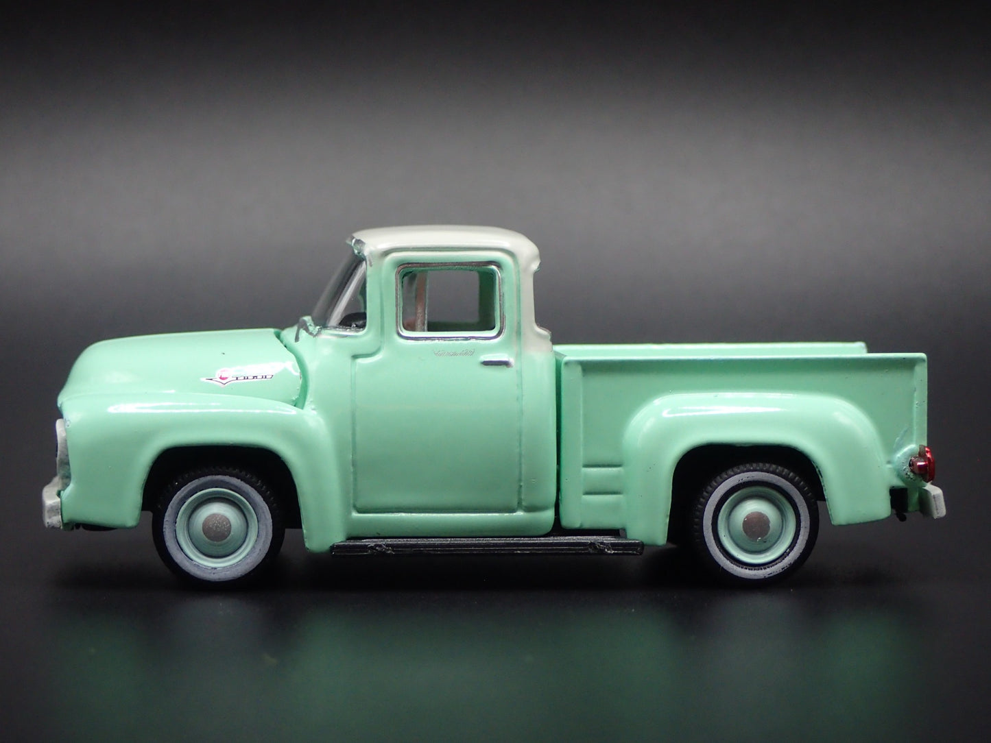 1956 56 FORD F100 PICKUP TRUCK 1:64 SCALE COLLECTIBLE DIORAMA DIECAST MODEL CAR