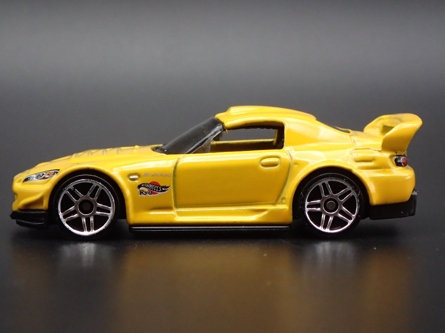 1999-2003 HONDA S2000 YELLOW 1:64 SCALE COLLECTIBLE DIORAMA DIECAST MODEL CAR