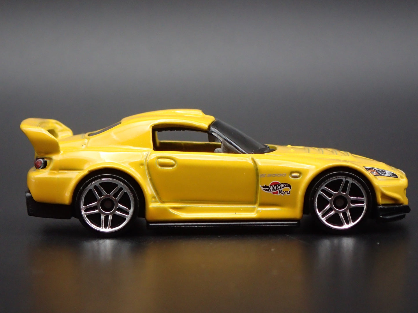 1999-2003 HONDA S2000 YELLOW 1:64 SCALE COLLECTIBLE DIORAMA DIECAST MODEL CAR