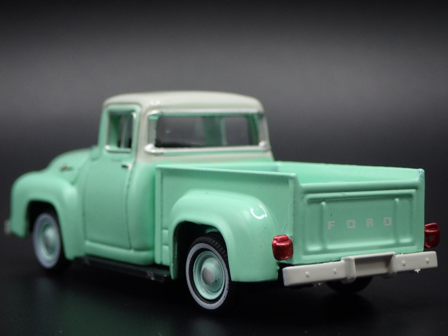 1956 56 FORD F100 PICKUP TRUCK 1:64 SCALE COLLECTIBLE DIORAMA DIECAST MODEL CAR