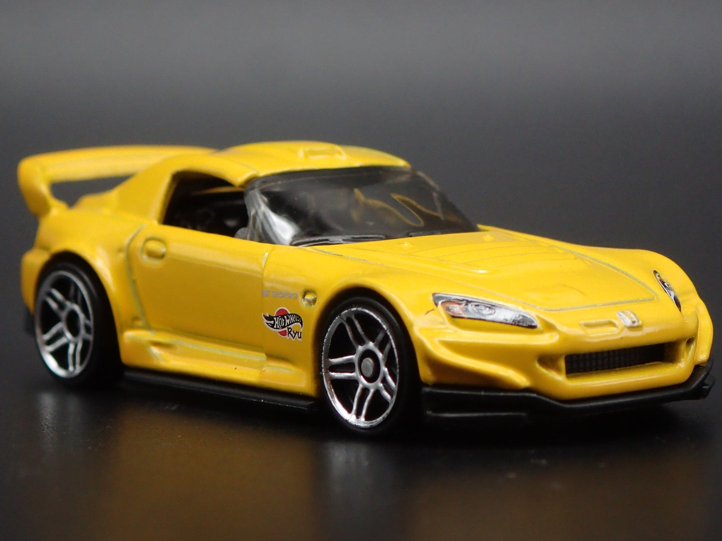 1999-2003 HONDA S2000 YELLOW 1:64 SCALE COLLECTIBLE DIORAMA DIECAST MODEL CAR