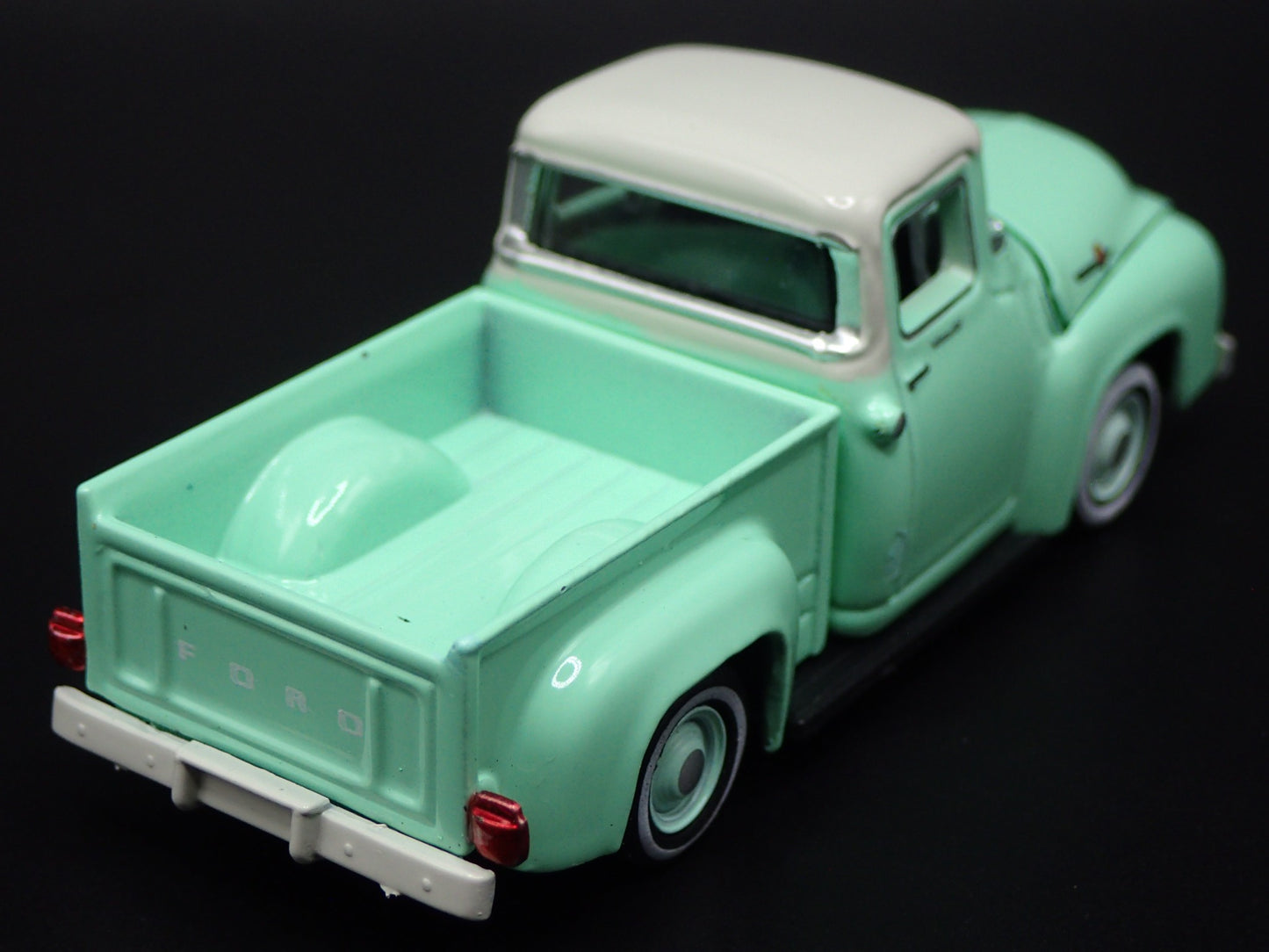 1956 56 FORD F100 PICKUP TRUCK 1:64 SCALE COLLECTIBLE DIORAMA DIECAST MODEL CAR