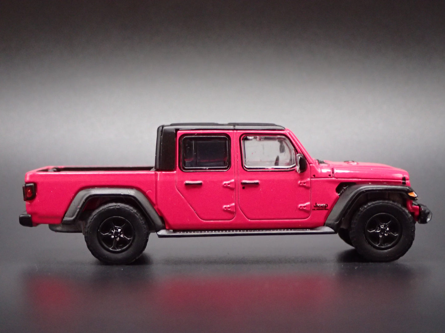 2020-2026 JEEP GLADIATOR PICKUP TRUCK JT PINK 1:64 SCALE DIECAST MODEL CAR
