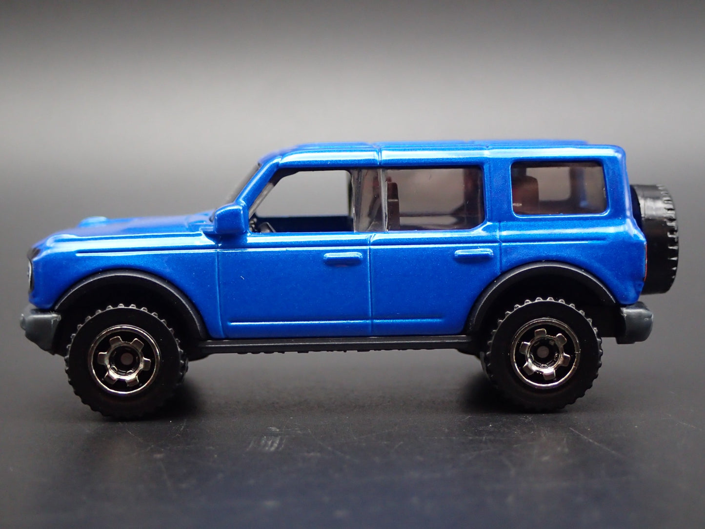 2021-2025 FORD BRONCO 4 FOUR DOOR BLUE 1:64 SCALE DIORAMA DIECAST MODEL CAR
