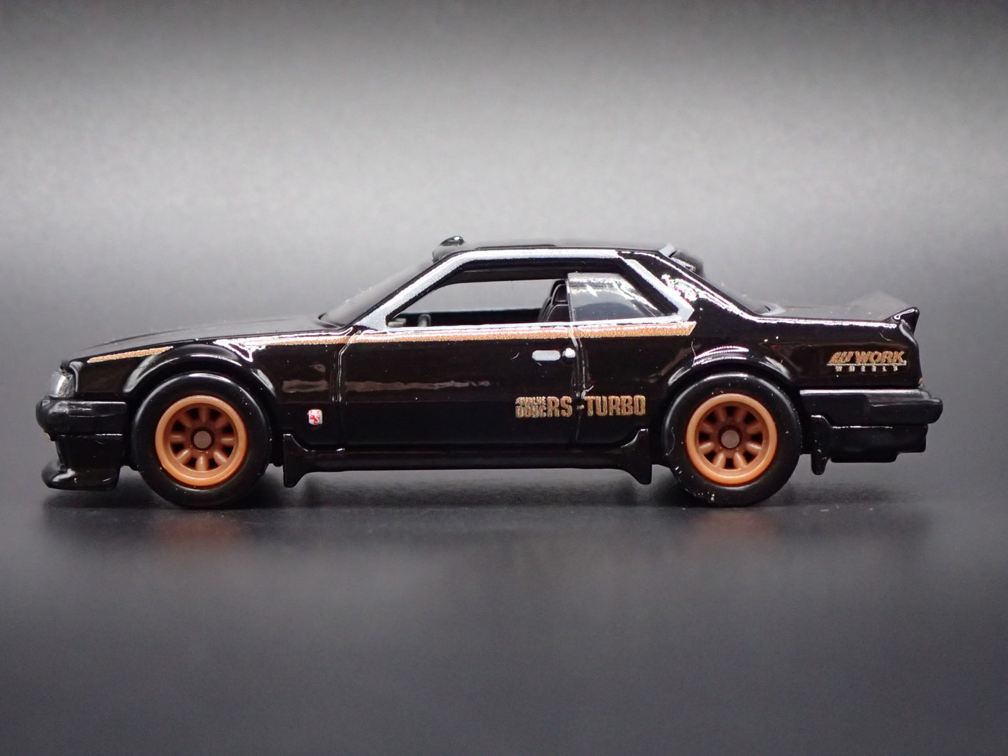 1981-1985 NISSAN SKYLINE RS KDR30 BLACK 1:64 SCALE COLLECTIBLE DIECAST MODEL CAR