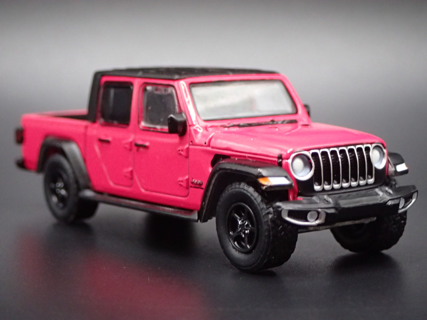2020-2026 JEEP GLADIATOR PICKUP TRUCK JT PINK 1:64 SCALE DIECAST MODEL CAR