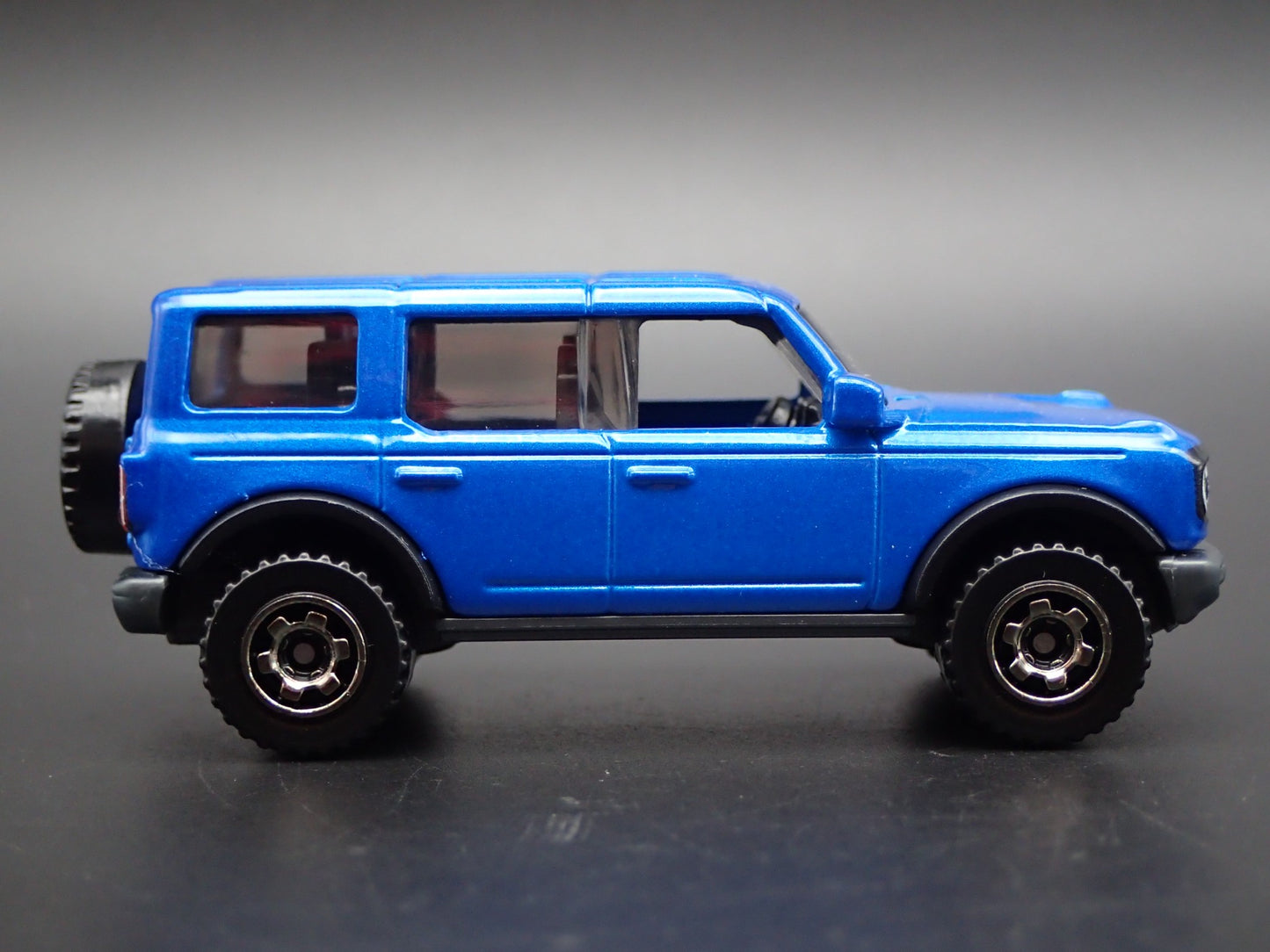 2021-2025 FORD BRONCO 4 FOUR DOOR BLUE 1:64 SCALE DIORAMA DIECAST MODEL CAR