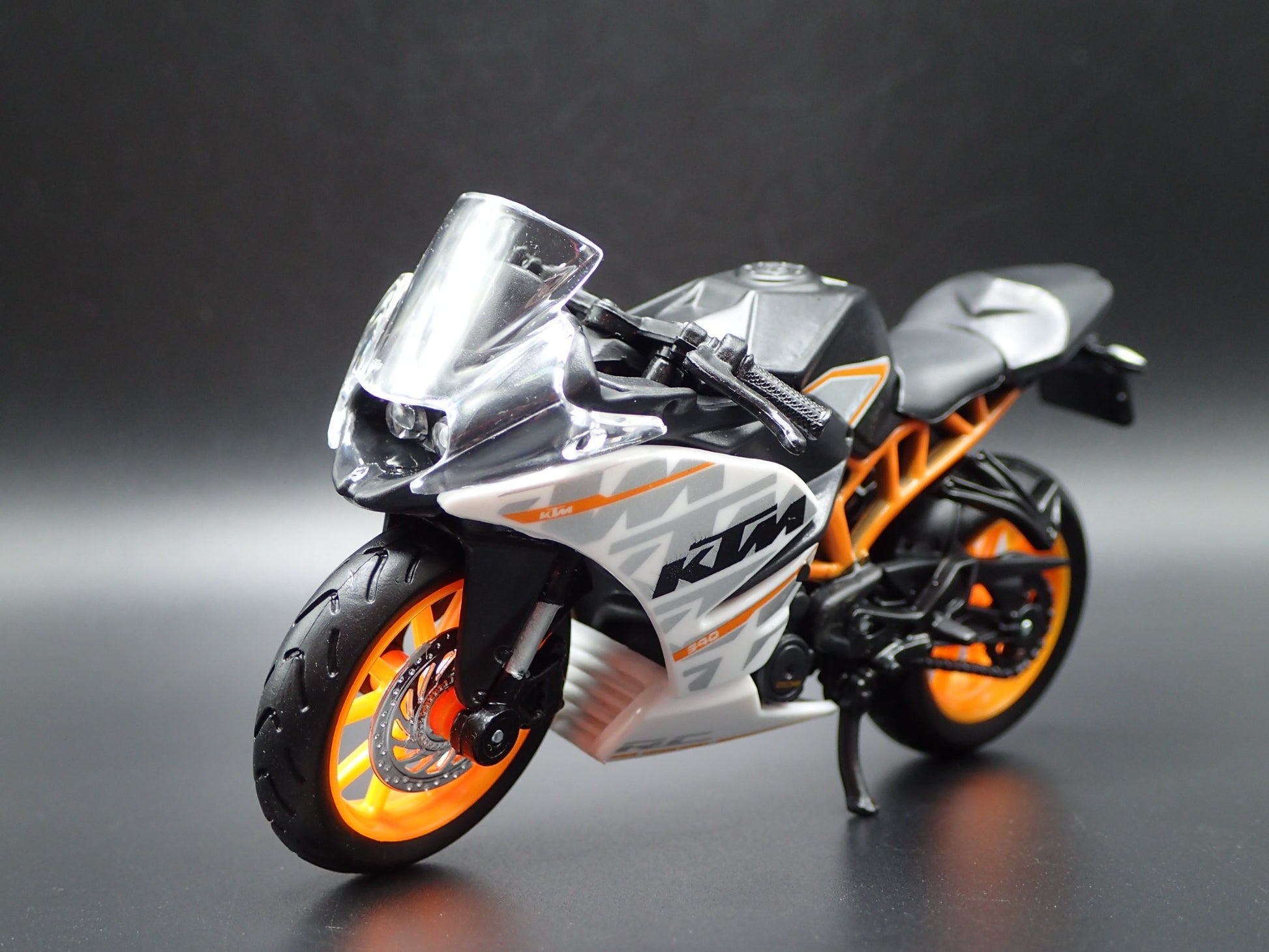 KTM RC 390 SPORTS BIKE MOTORCYCLE WHITE 1/18 SCALE DIORAMA DIECAST