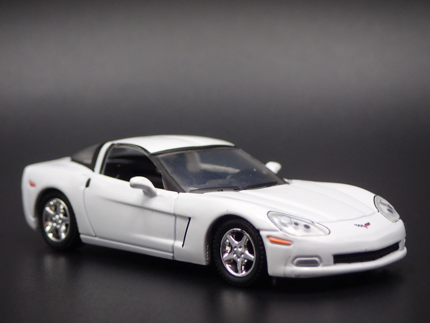 2005-2013 CHEVY CHEVROLET CORVETTE WHITE 1:64 SCALE DIORAMA DIECAST MODEL CAR