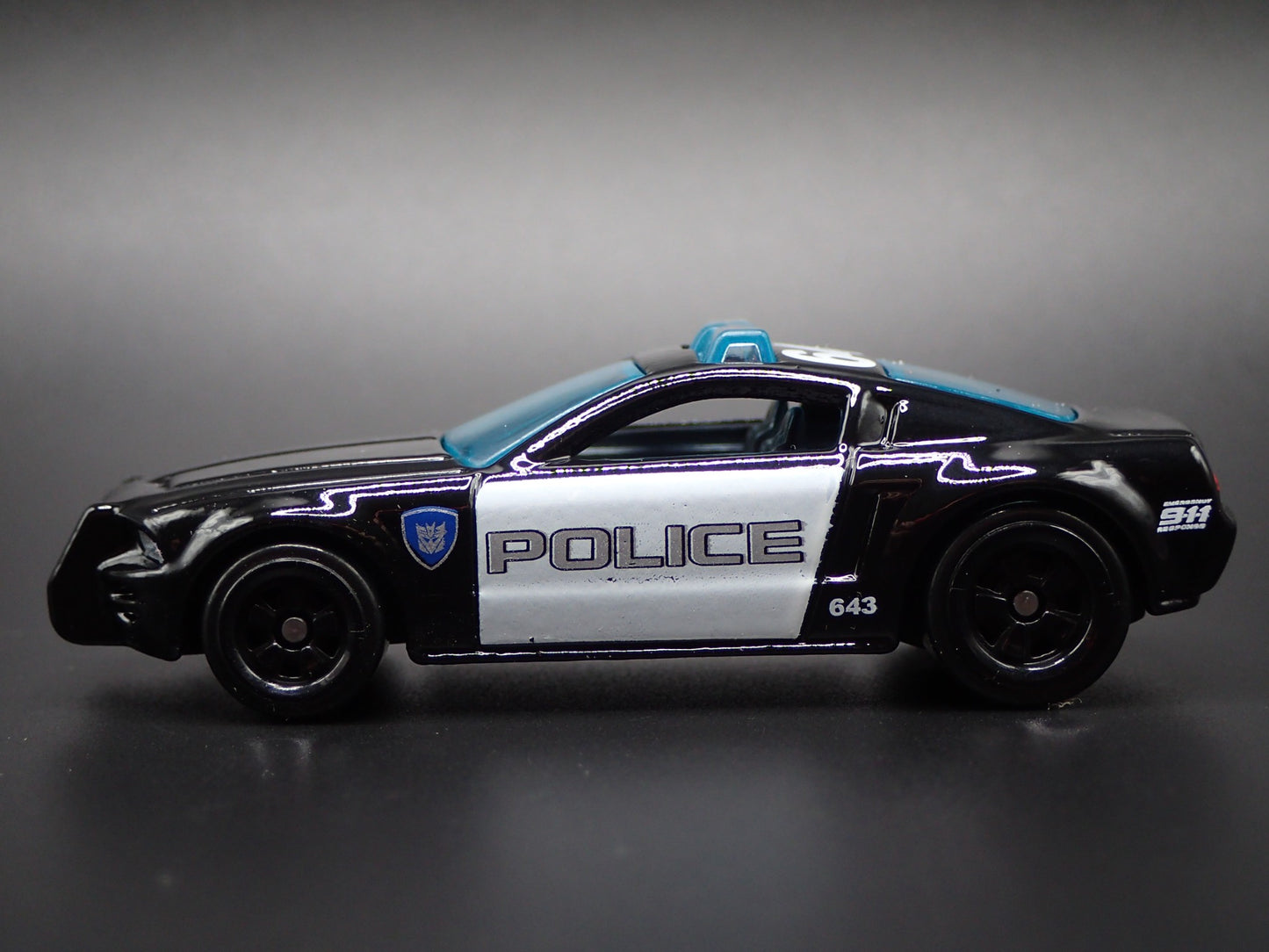 2005 FORD MUSTANG GT BARRICADE POLICE TRANSFORMERS 1:64 SCALE DIECAST MODEL CAR