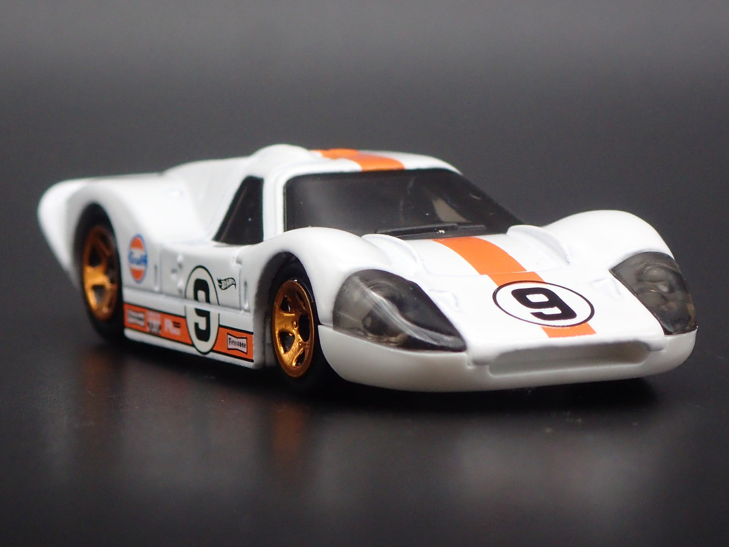 1967 67 FORD GT40 MK.IV GULF OIL RACING 1:64 SCALE DIORAMA DIECAST MODEL CAR