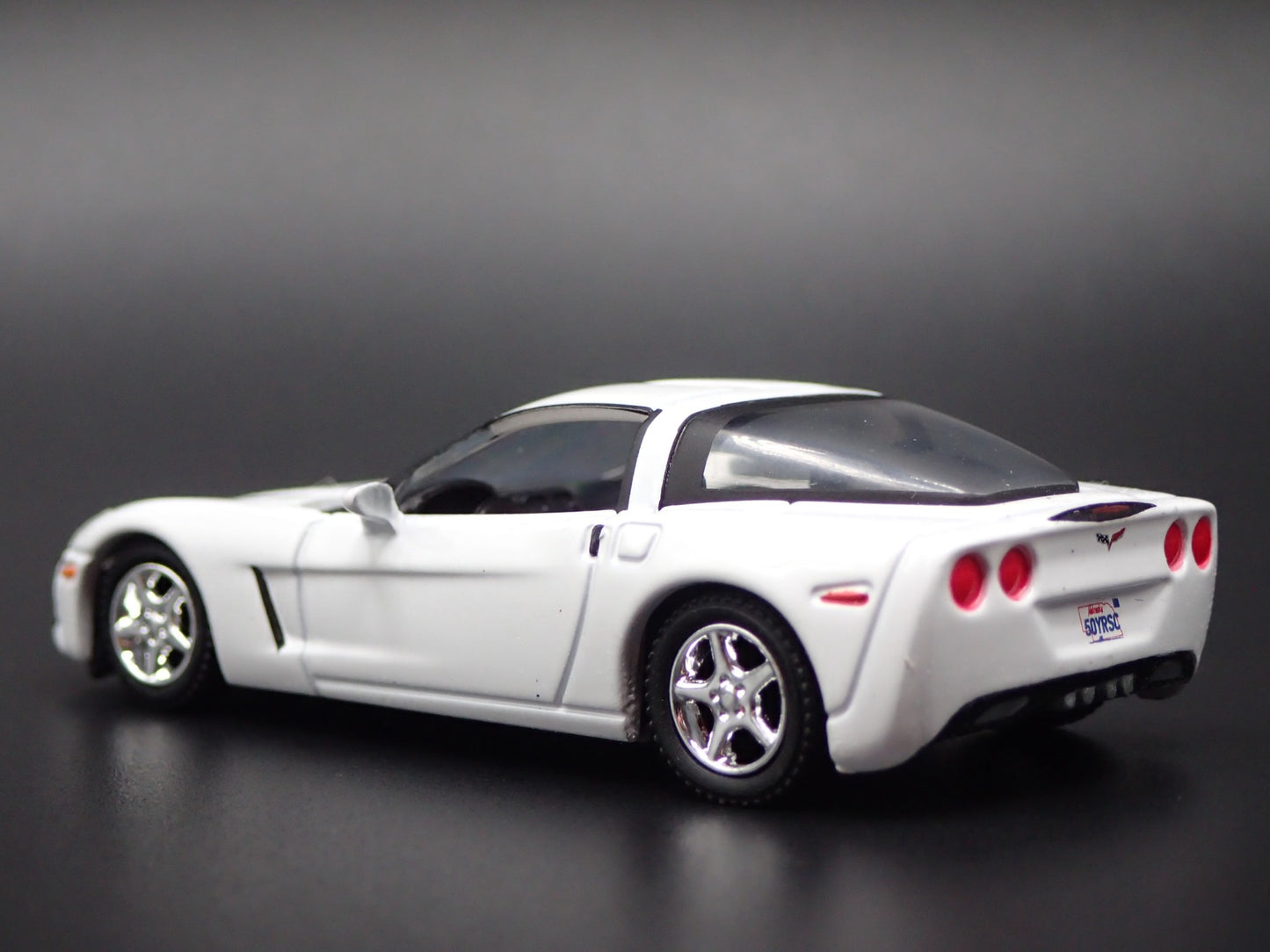 2005-2013 CHEVY CHEVROLET CORVETTE WHITE 1:64 SCALE DIORAMA DIECAST MODEL CAR