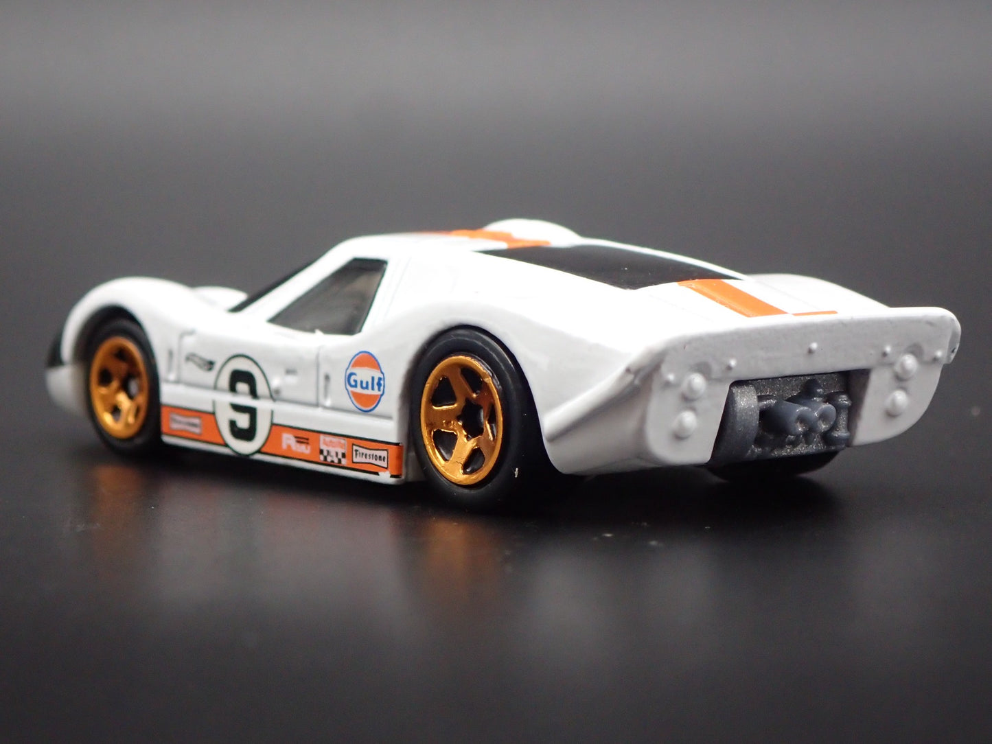 1967 67 FORD GT40 MK.IV GULF OIL RACING 1:64 SCALE DIORAMA DIECAST MODEL CAR