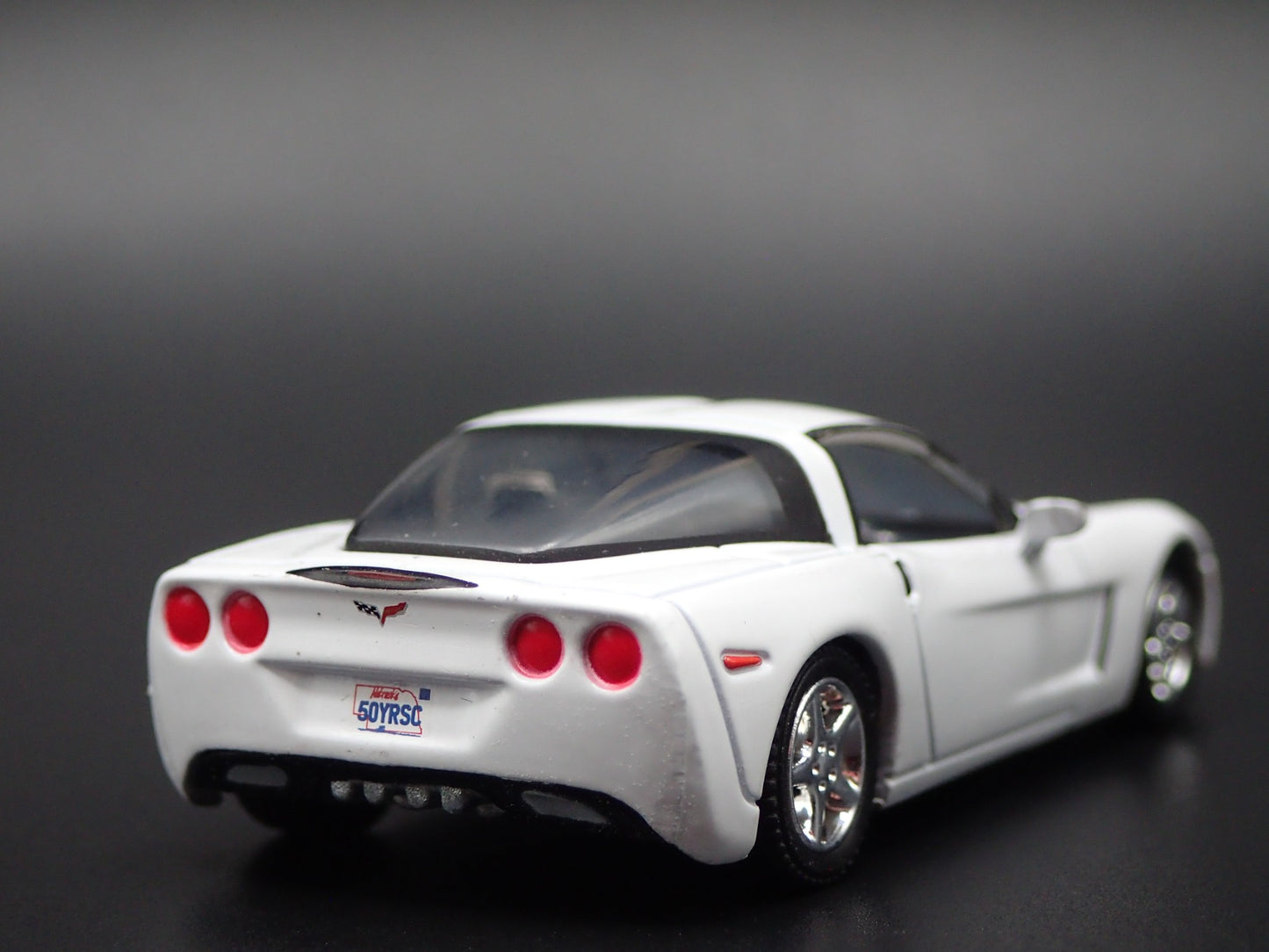2005-2013 CHEVY CHEVROLET CORVETTE WHITE 1:64 SCALE DIORAMA DIECAST MODEL CAR