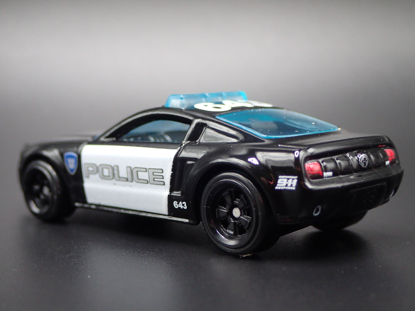 2005 FORD MUSTANG GT BARRICADE POLICE TRANSFORMERS 1:64 SCALE DIECAST MODEL CAR