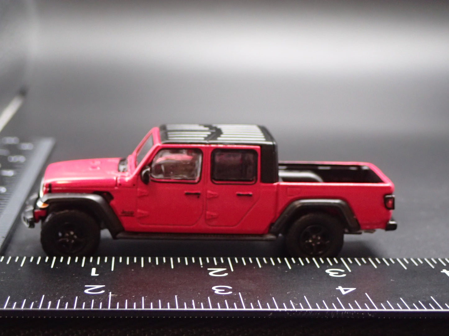 2020-2026 JEEP GLADIATOR PICKUP TRUCK JT PINK 1:64 SCALE DIECAST MODEL CAR