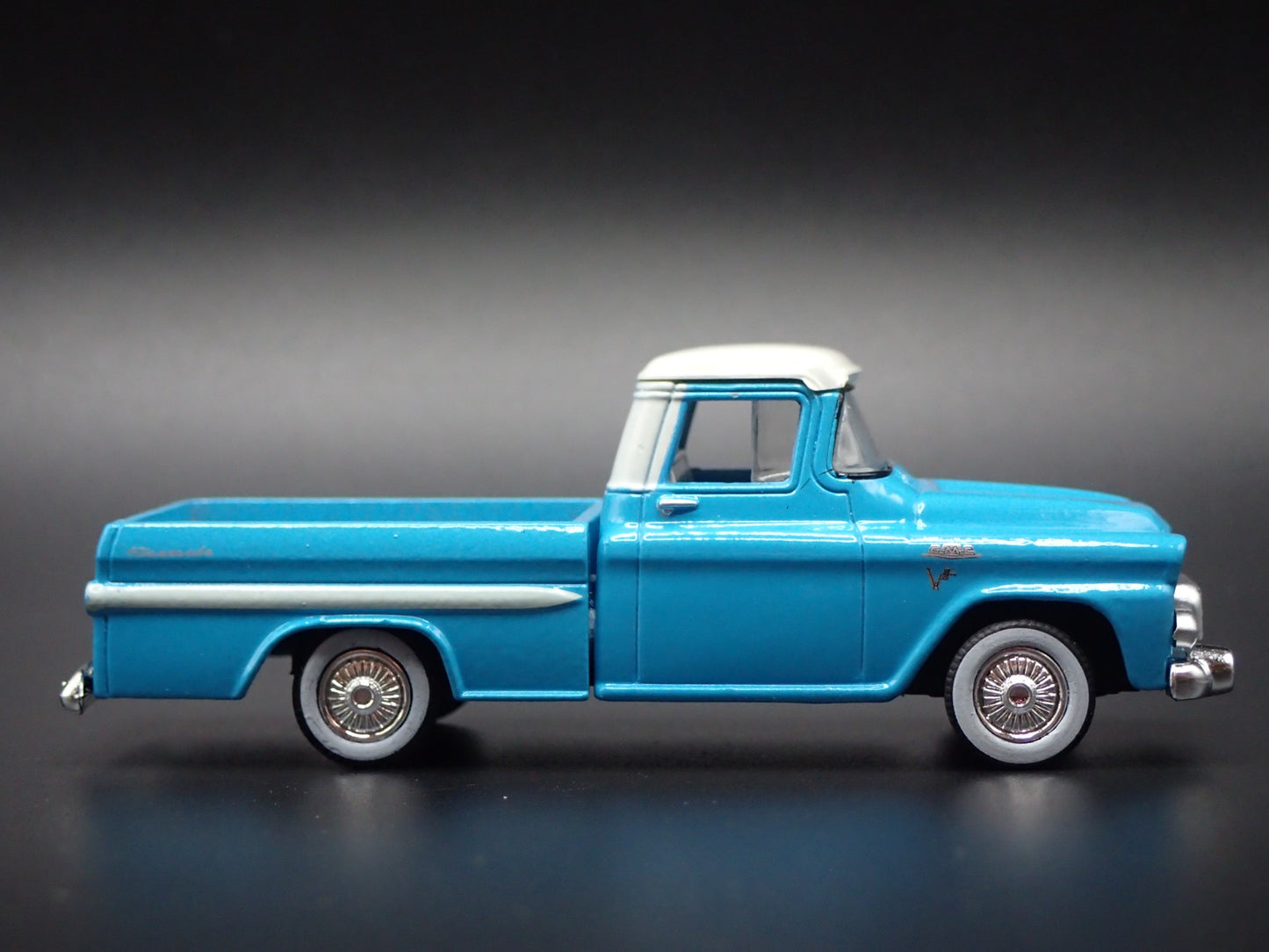 1959 59 GMC FLEETSIDE PICKUP TRUCK BLUE 1:64 SCALE DIORAMA DIECAST MODEL CAR