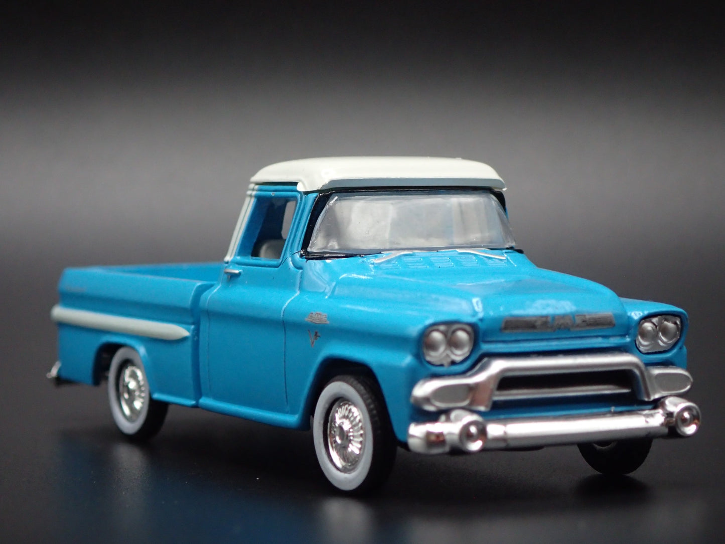 1959 59 GMC FLEETSIDE PICKUP TRUCK BLUE 1:64 SCALE DIORAMA DIECAST MODEL CAR