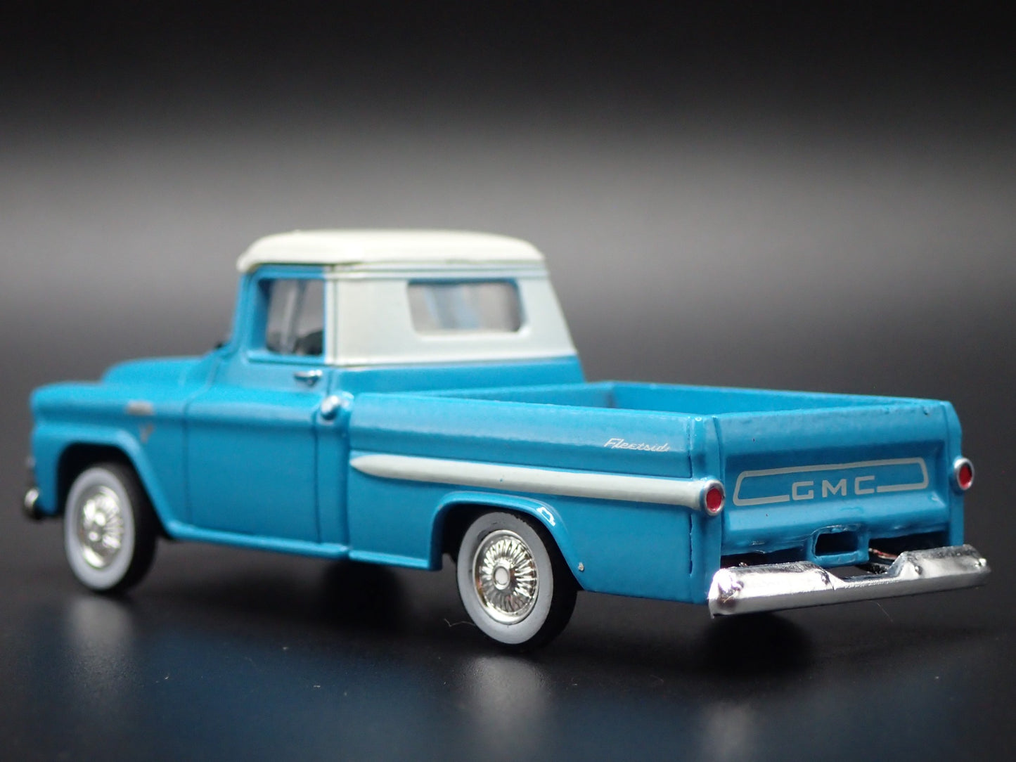 1959 59 GMC FLEETSIDE PICKUP TRUCK BLUE 1:64 SCALE DIORAMA DIECAST MODEL CAR