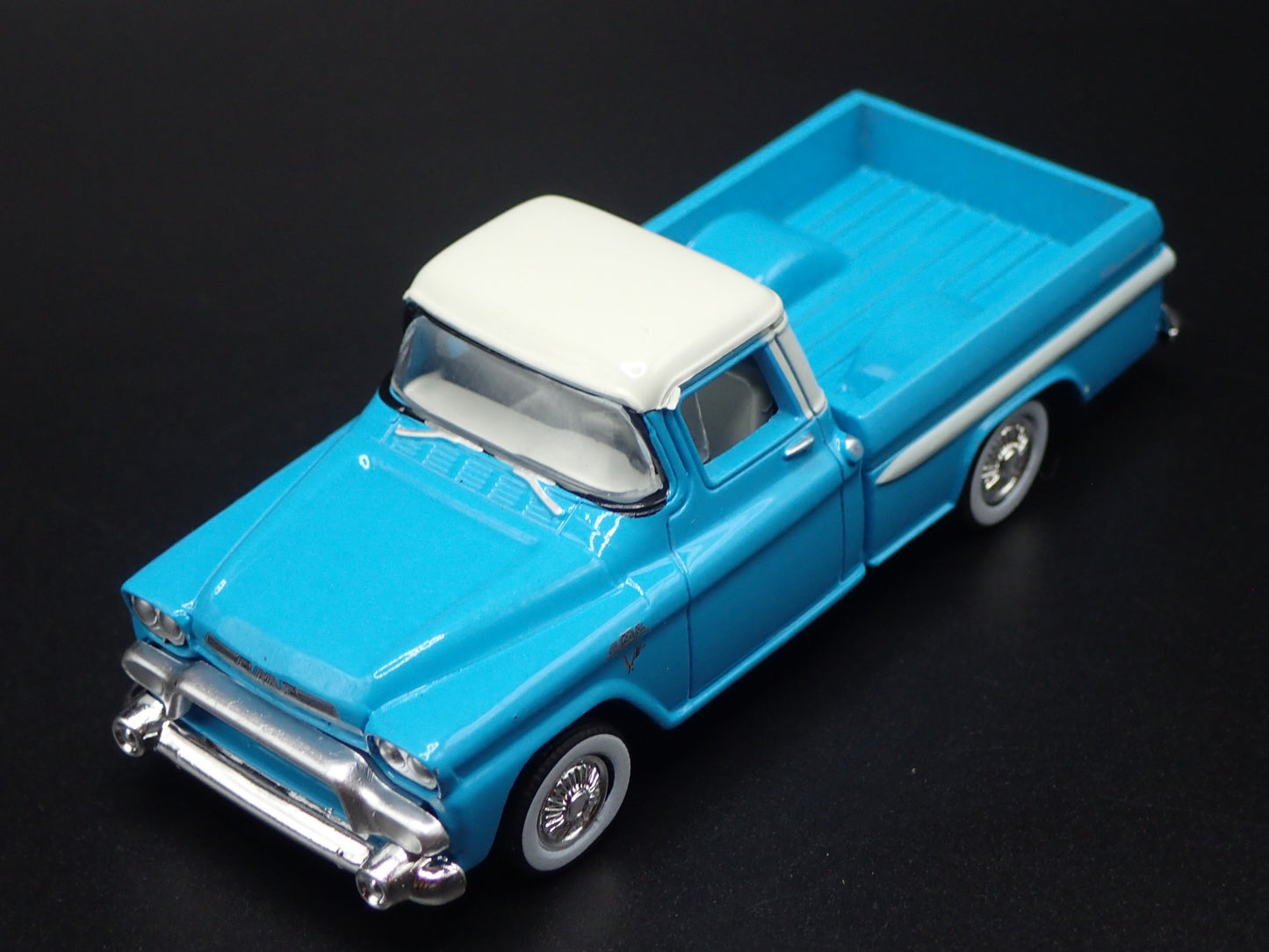 1959 59 GMC FLEETSIDE PICKUP TRUCK BLUE 1:64 SCALE DIORAMA DIECAST MODEL CAR