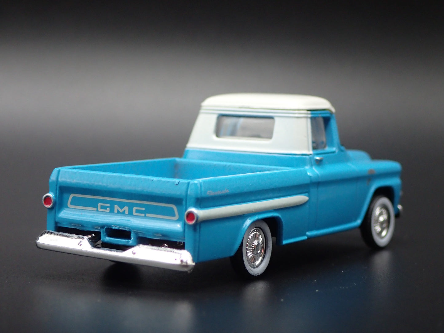 1959 59 GMC FLEETSIDE PICKUP TRUCK BLUE 1:64 SCALE DIORAMA DIECAST MODEL CAR