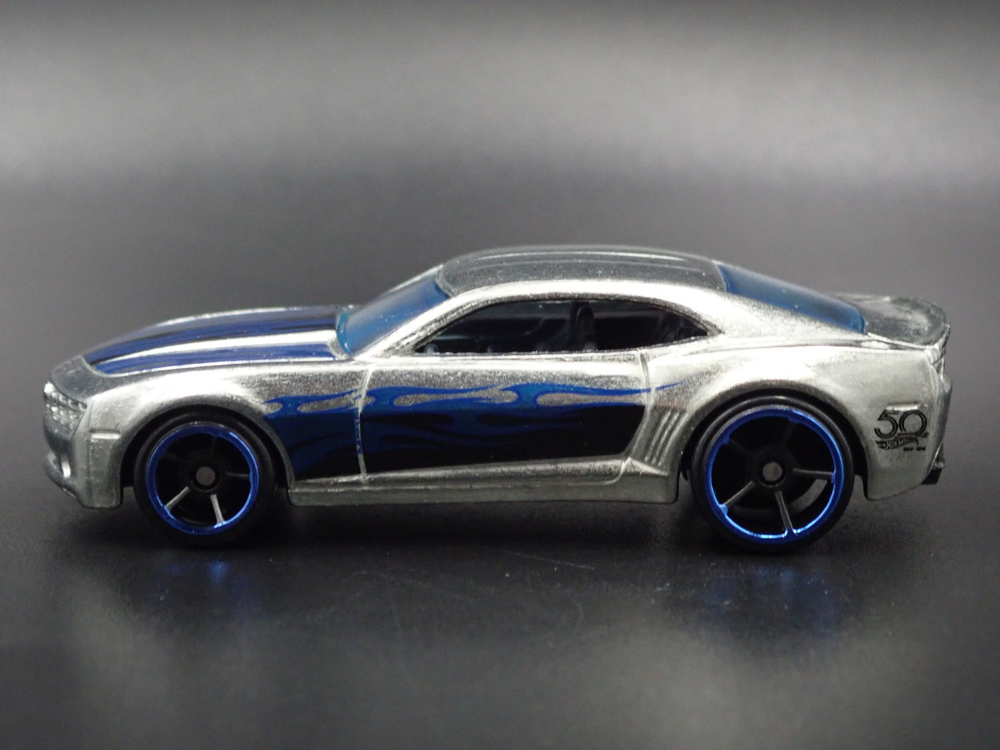 2010-2015 CHEVY CHEVROLET CAMARO SILVER 1:64 SCALE DIORAMA DIECAST MODEL CAR